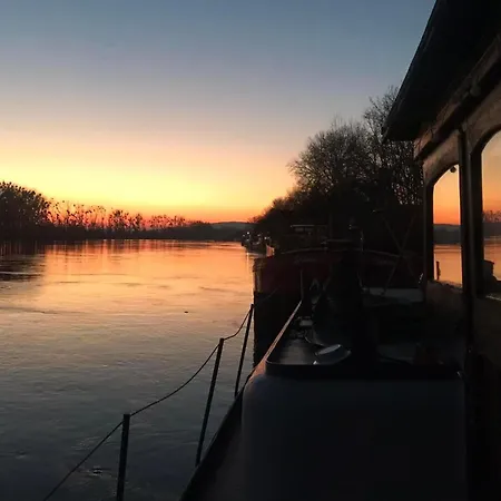 Sur L'eau - Bateau Diva